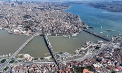 Haliç'in rengi değişti: Uzmanlardan uyarı geldi