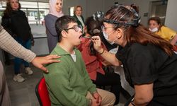 Karşıyaka’da engelsiz gülüşler: 50 özel bireye yerinde diş taraması ve tedavi