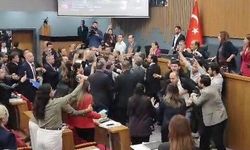 İzmir Büyükşehir Meclisi’nde faaliyet raporu görüşmeleri gergin geçti