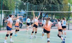 İEÜ sporun zirvesinde: Yelken ve Voleybolda çifte kupa!