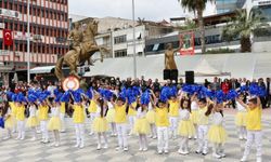 Menemen’de 23 Nisan coşkusu meydanlara yansıdı