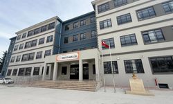 Mersin'de bir lise öğrencisi okulda silahla yakalandı!