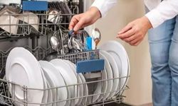 Mutfaktaki büyük hata! Bulaşıkları sudan geçirmeden makineye koyun, işte bilimsel nedeni