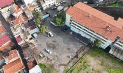 Konak’ta okul bahçeleri ‘Renkli Yol’ ile yenilendi