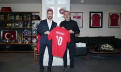 2026 Dünya Kupası için geri sayım: Milli takım marşı Sinan Akçıl’a mı emanet?