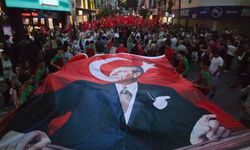 Karşıyaka 19 Mayıs’ta kırmızı-beyaza boyandı