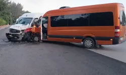 Antalya'da feci kaza! Minibüsler çarpıştı: Çok sayıda turist yaralı