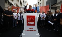 Başkan Tugay’dan İzmir’de çağrı: "Yumrukları havaya kaldırın!"