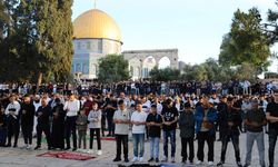Mescid-i Aksa'da Kurban Bayramı: 140 bin kişi saf tuttu