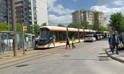Eskişehir’de korku dolu anlar: Tramvayın teli koptu, yolcular tahliye edildi!