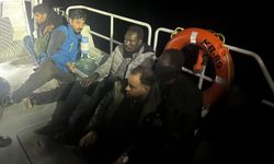 İzmir açıklarında iki ayrı operasyon: 66 göçmen yakalandı