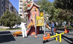 Konak’ta oyun alanları temizleniyor
