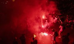 PSG şampiyon oldu, Fransa sokakları savaş alanına döndü!