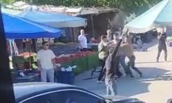 İzmir’de pazaryerinde silahlı kavga: O anlar kameraya yansıdı