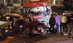 Tır katliamı! İki otomobili biçti: 5 ölü 6 yaralı
