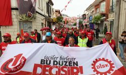 Çeşme’de 1 Mayıs coşkusu: Emekçiler meydanlarda buluştu, halaylarla kutlandı