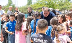 Başkan Tugay’dan Kirazlı öğrencilere karne hediyesi