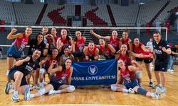 Yaşar Üniversitesi kadın voleybolda Türkiye'nin zirvesinde