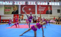 Bayraklı’da kursiyerlerden yıl sonu gösterisi