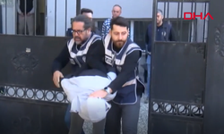 Çocuğunun boğazına bıçak dayamıştı! Dava ertelendi!