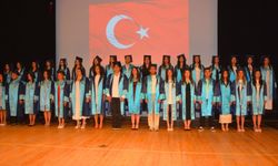Ege Üniversitesi’nde 247 genç sağlıkçı mezuniyet coşkusu yaşadı