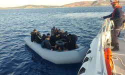 İzmir açıklarında 65 düzensiz göçmen yakalandı!