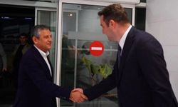 CHP Lideri Özgür Özel, Büyük İzmir buluşması öncesi coşkuyla karşılandı