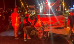 İzmir’de kırmızı ışıkta bekleyen araçlara tır çarptı: 1’i ağır 5 yaralı