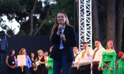 Konak’ta Halk Oyunları Şenliği 20. yılında büyük coşkuya sahne oldu