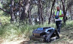 Konak’ta parklarda yeni dönem: Ot biçme robotu sahaya indi