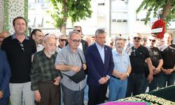Özgür Özel İzmir'de cenaze törenine katıldı