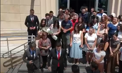 Çeşme Cumhuriyet Başsavcısı Mustafa Şen’e çiçekli ve bayraklı veda