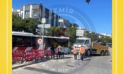 İzmir Konak'ta ESHOT otobüsü çukura düştü: Cadde trafiğe kapatıldı