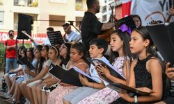 Bornova’da sanat rüzgarı: Kursiyerler sahne tozunu yuttu!