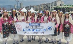 İzmir’de bağımsızlık festivali coşkusu Gündoğdu Meydanı’nı sardı