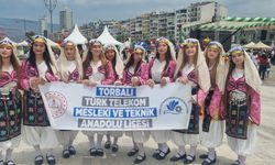 İzmir’de bağımsızlık festivali coşkusu Gündoğdu Meydanı’nı sardı