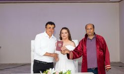 İşaret diliyle mutluluğa 'evet'