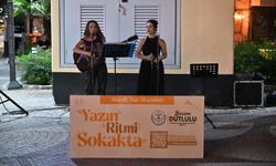 Akustik yaz akşamları Manisa sokaklarını şenlendirdi