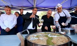 Buca'da aşure bereketi: Kazanın başında Benzer!