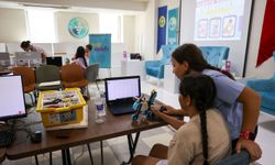 Buca'da çocuklar robotik kodlamayla geleceğe hazırlanıyor