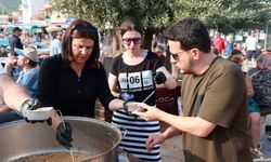 Foça Belediyesi’nden üç noktada aşure ikramı
