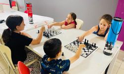 Konak'ta çocuklar yaz tatilini atölyelerle değerlendiriyor