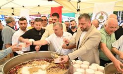 Pınarbaşı’nda aşure bereketi: Gönüller aynı sofrada buluştu