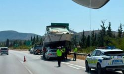Otoyolda ilginç kaza: Otomobille tekne çarpıştı!