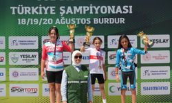 Akhisarlı bisikletçiler Burdur’da kürsüyü doldurdu