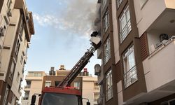 Apartman dairesinde yangın: Ev kullanılamaz hale geldi
