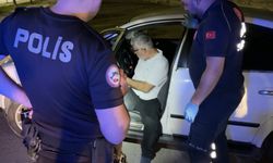 Yol ortasında uyuyakaldı, polis ve sağlık ekipleri geldi