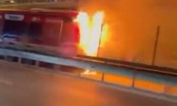 Kağıthane’de metrobüs yangını! Yolcular tahliye edildi