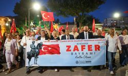 Buca’da 30 Ağustos coşkusu sokaklardan taştı