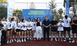 Çeşme’de yeni padel kortu gençlerle açıldı!